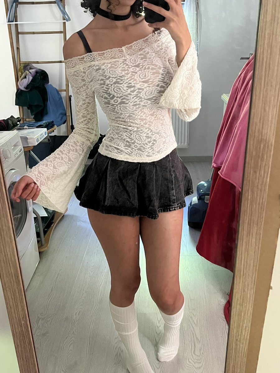 Inesea3w's tweet photo. le retour des beau jours pour de beaux outfit https://t.co/RzPmP06VI7