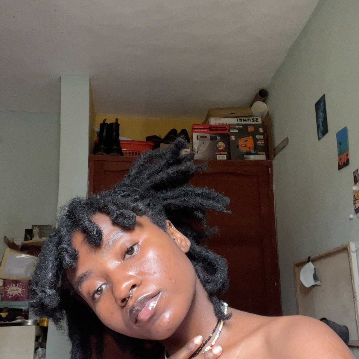 Tega__aa's tweet photo. 4 years locnniversary!! 🎉
Year 1 vs year 4 and twinning with my handmade doll with our hair full of heads ( yes I know what I said). 🖤 https://t.co/VKtvTcFfZF