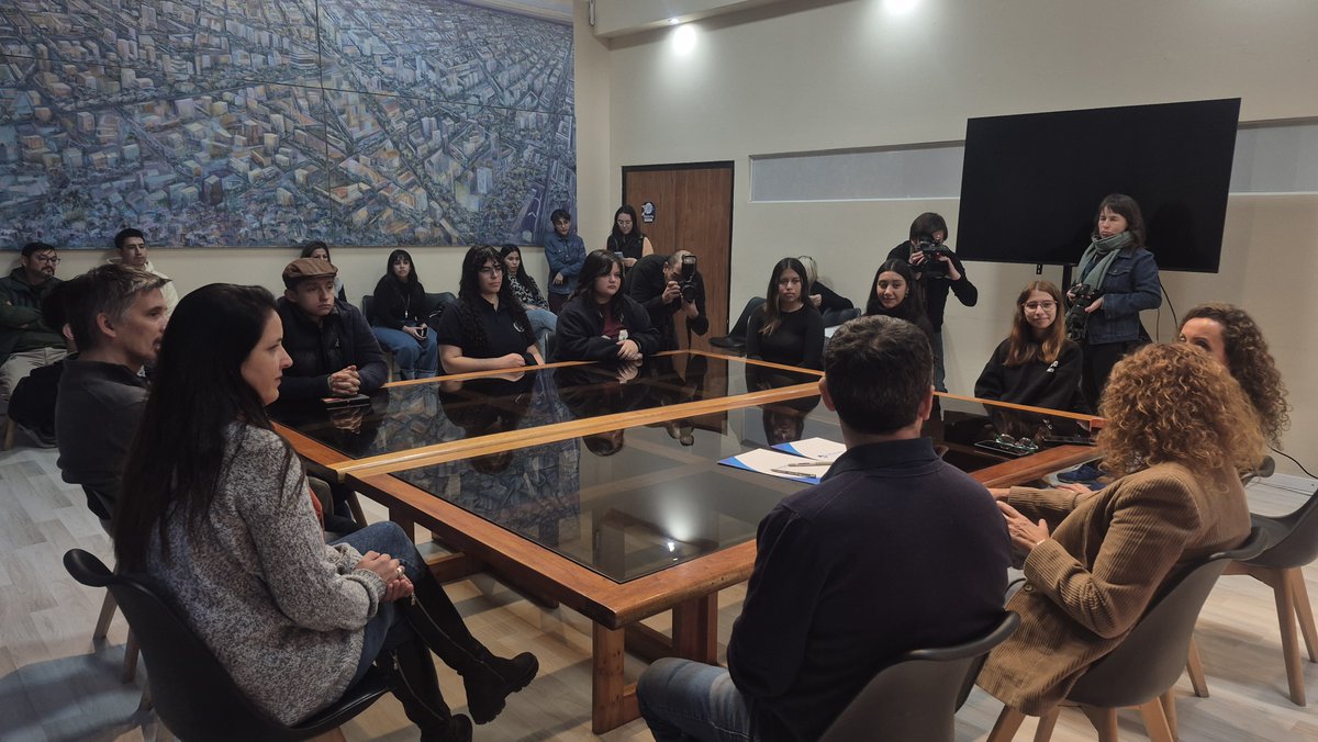 tanapasqualini's tweet photo. 👉🏼Junto a @MarianoGaidoOk y autoridades de la EPET N°8, firmamos el convenio de las Prácticas Profesionalizantes.
🎓Una iniciativa que vincula educación y formación para que más jóvenes puedan desarrollar herramientas para su futuro y seguir creciendo en nuestra ciudad. https://t.co/HOoGwcj0Vg