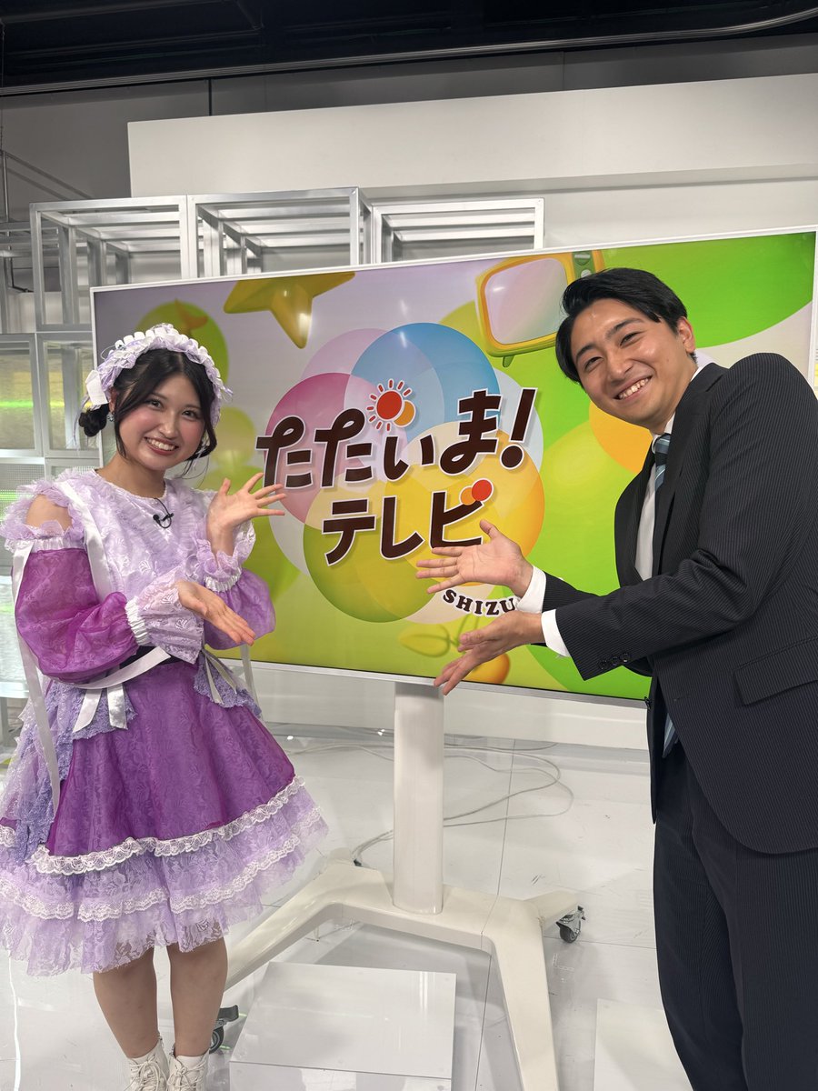 yushi_mitsuda's tweet photo. きょうは #fishbowl の皆さんが
ただいま!テレビのスタジオに！
明日から発売されるニューシングル『軌道』を
紹介してくれました🙌

以前イベントでご一緒したもえぴ@MOEKAfishbowl と約3ヶ月ぶりの再会😆
ちゃっかり写真撮らせて頂きました

引き続��応援してます！

#fishbowl #野田萌花 #テレしず #アナウンサー #光田有志