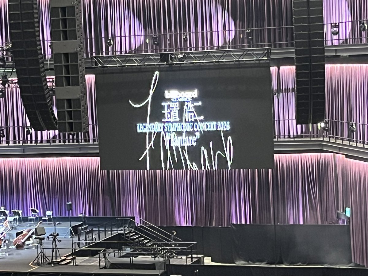 kaedevocalist's tweet photo. オペラハウスのようなホール。そこに盛られる音楽も薫り豊かなオペラのようでした　#Kアリーナ横浜 #玉置浩二 https://t.co/QwOFMCNQVm