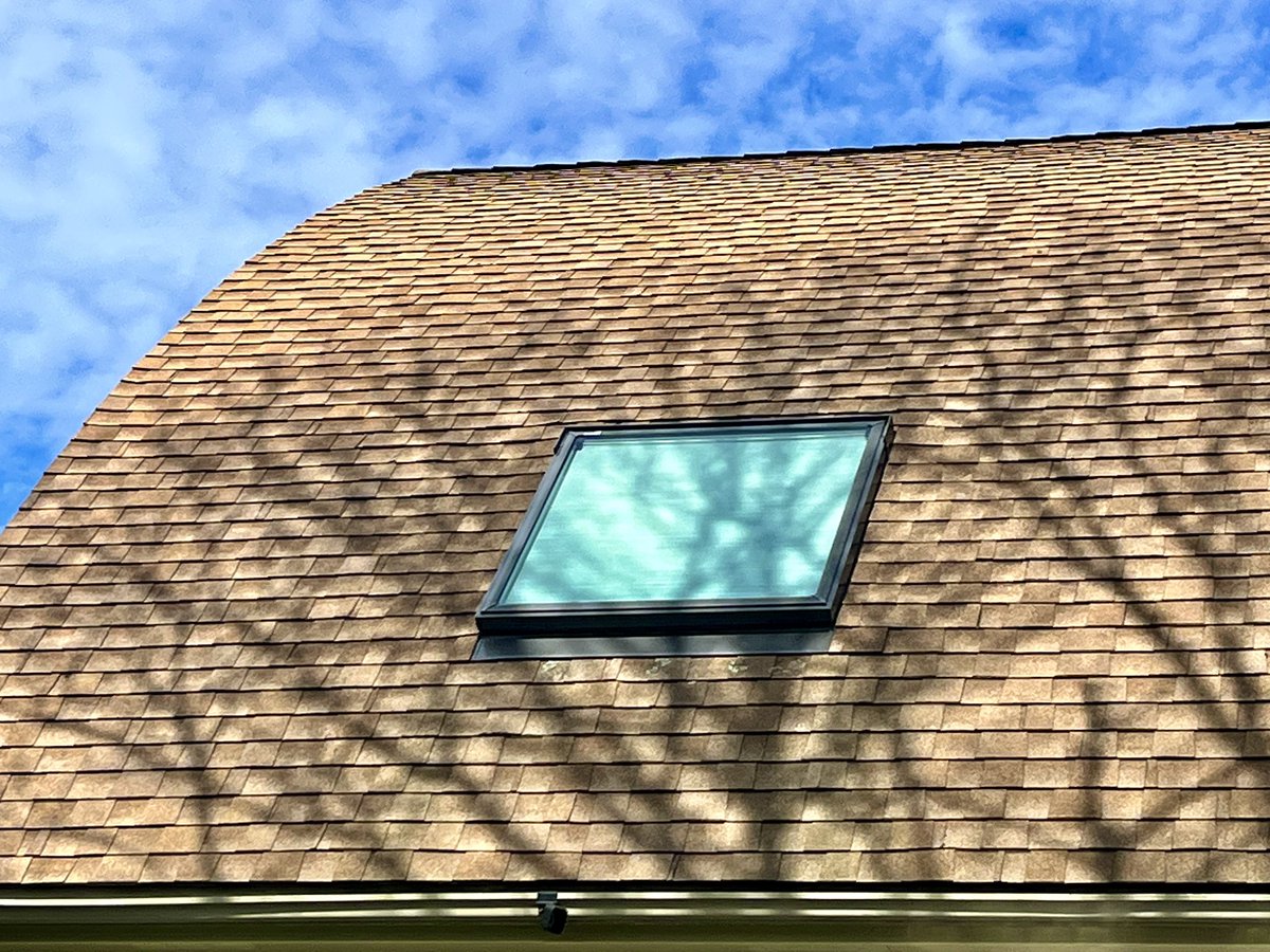DelPreteHI's tweet photo. 🌤️ Bridgewater skylight upgrade complete! ✨ We installed 2 Velux fixed skylights + 1 vented skylight with solar room-darkening blinds, seamlessly woven into the existing roof for more light, comfort &amp; energy efficiency. 🏡☀️ 📞 (781) 293-1417 #VeluxSkylights https://t.co/89d5OtfMCd