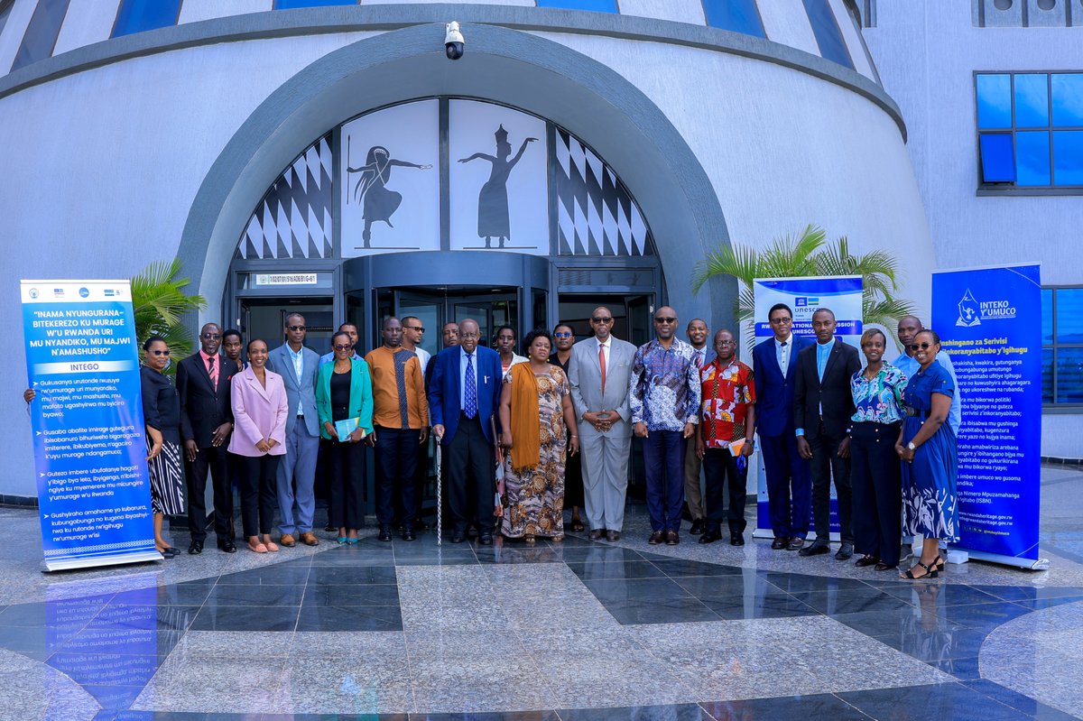 IntekoyUmuco's tweet photo. Uyu munsi, #IntekoyUmuco ku bufatanye na Komisiyo y’Igihugu y’u Rwanda ikorana na UNESCO (@UNESCO_rwanda), yagiranye inama nyunguranabitekerezo n’abafite aho bahurira n’umurage uri mu nyandiko, mu majwi no mu mashusho (Documentary Heritage) mu rwego rwo kurebera hamwe uko ubungabunzwe no gutegura urutonde rw’uwakwandikwa ku rwego rw’Igihugu na mpuzamahanga. 

#UmucoWacu