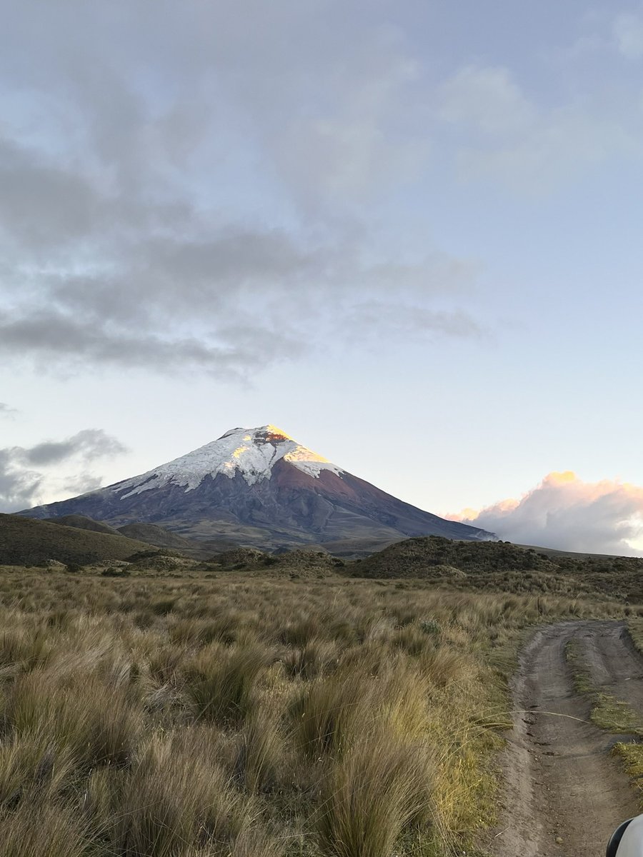 Ferci4's tweet photo. Entre ríos y montañas 👩‍❤️‍👨🌅🌋 https://t.co/qnwQymo7FL
