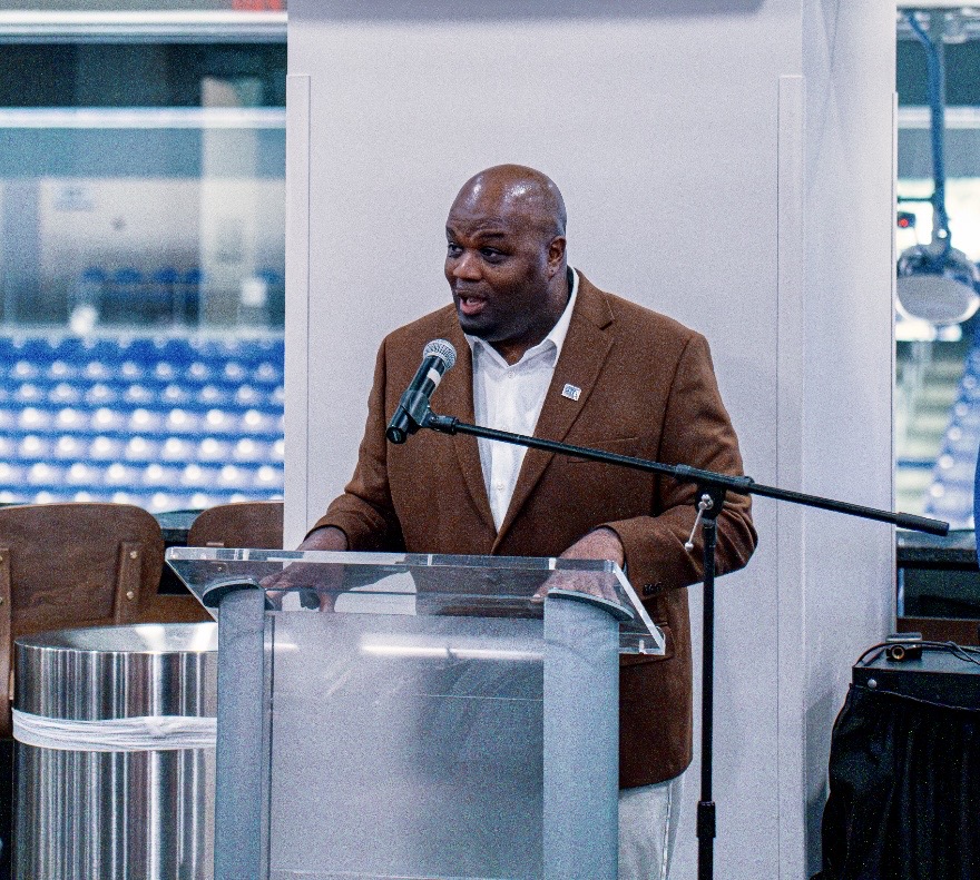 UTAMAVS's tweet photo. Our very own Ira Childress has been named to the Silver Waves Media Top 100 Future ADs in America list! 👏

🗞️: https://t.co/CkAlW4o5yF

#BuckEm 🐎 https://t.co/nzMoAsHS7r