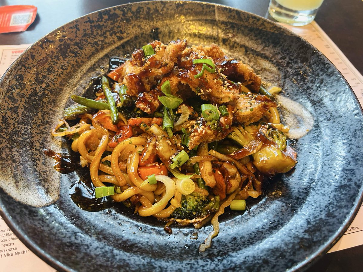 PaddyVT's tweet photo. Essen ist Leben!
Essen macht glücklich! 

     /\_/\      (\ __ /)      A__A
  ( ˶•o•˶)    ( •ω• )     ( •⤙•  )
ଘ(ა🍱)    (ა🍙૮)｡    (🍜٩  )੭ https://t.co/OUqiJkBVM5