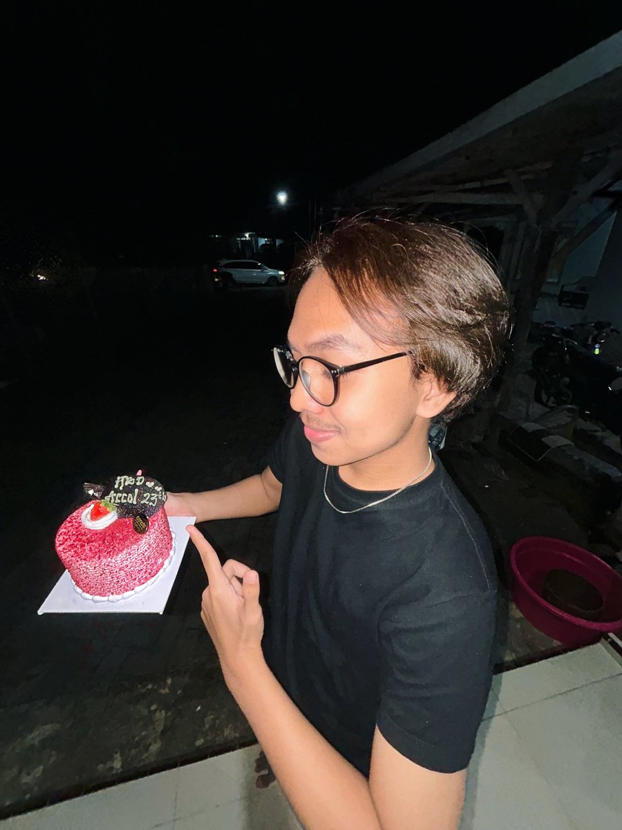 Yosaniyos tweet media
