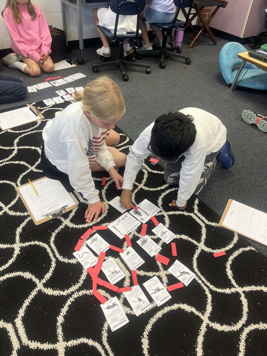 mrspanousis's tweet photo. Why did dinosaurs 🦖🦕 go extinct? Ask a fifth grader! #ivyhillleague https://t.co/lkJRcudIwI