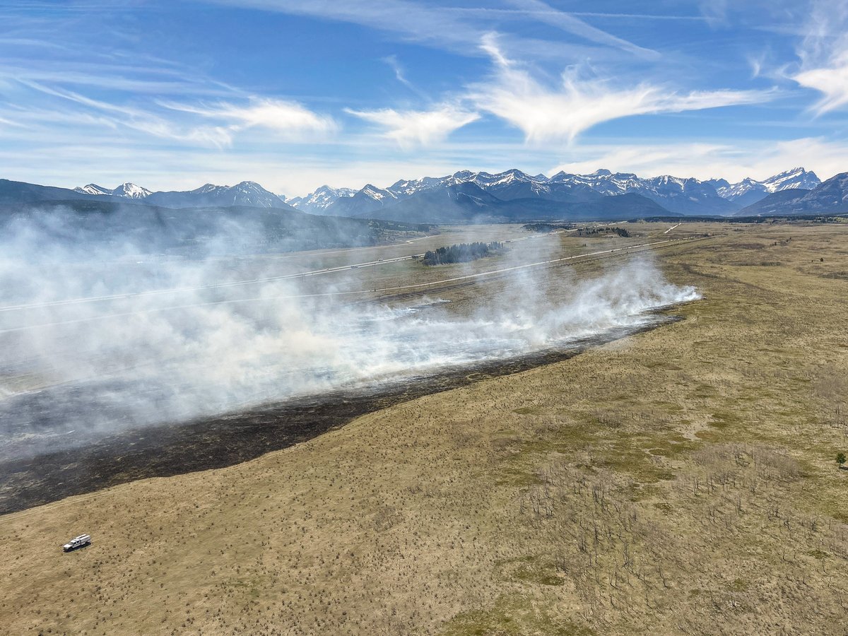AlbertaWildfire's tweet photo. Alberta Wildfire worked closely with Îyârhe Nakoda First Nations this month to remove hazardous fuels on land east of the Calgary Forest Area.

Learn more about prescribed fire and hazard reduction burns: https://t.co/AniGtOPBc3 https://t.co/VCTkimJMW8