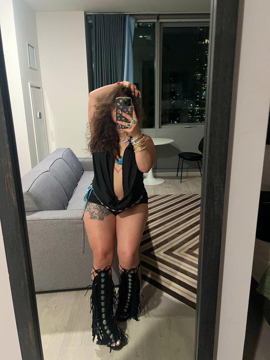 killakelz__'s tweet photo. Chi city you owe me nothing🖤 except anotha trip 🌹🇲🇽🇮🇹😍 https://t.co/7P8NkWK0wA