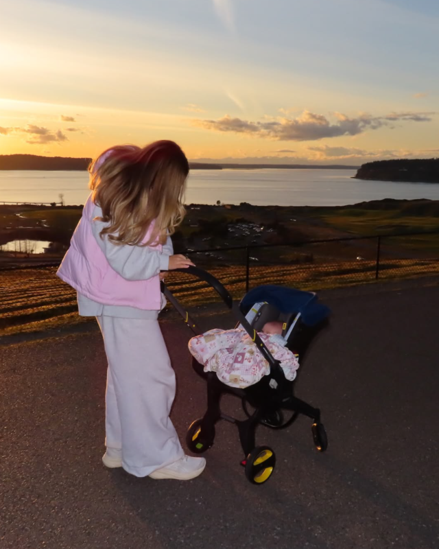 doonausa's tweet photo. Sunset strolls, simplified 🌅

@lalalambertt https://t.co/LXAIpuHbwI