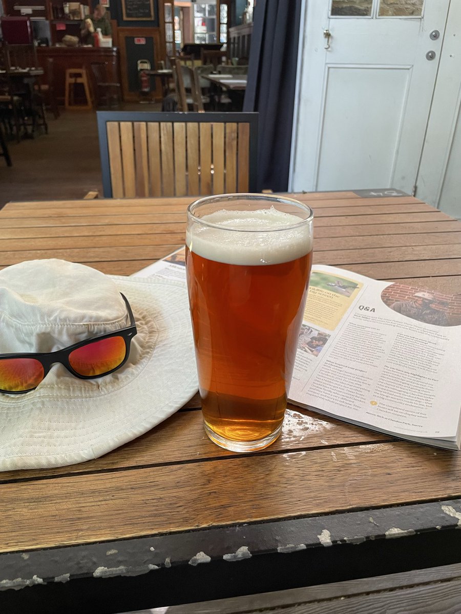 lanno74577's tweet photo. @NLondonCAMRA @WLondonCAMRA Too cool for school! π
super cellar management @TheCarltonTav serving this cool refreshing Black Sheep to customers braving the heat in Paddington rec #caskisking https://t.co/kG8khtY5CL