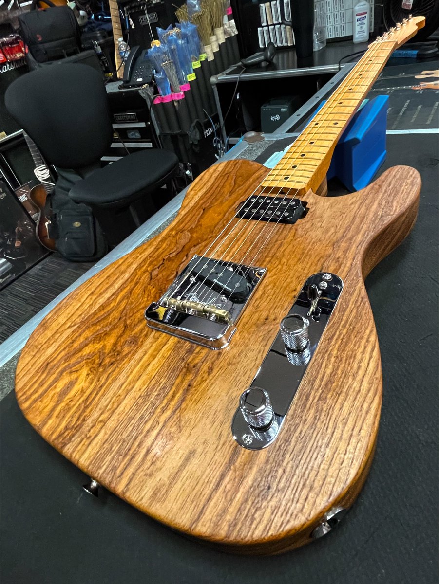Allparts's tweet photo. Tele® build by Pete Sannasardo from @@guitarcenter using an Allparts TMTF-FAT neck + SLBD-TBO-SH-PC-F featherweight body. Lightweight build. Killer grain. Pure player energy.
#allparts #telecaster #partscaster #guitarplayers #guitarcenter #teletuesday https://t.co/GQkR7sE6XV