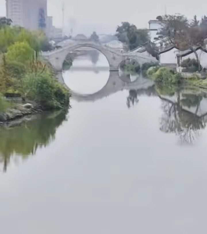 空空道人 tweet media
