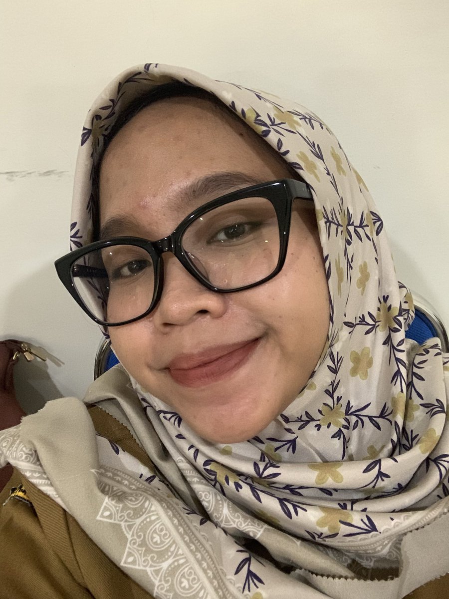 anisaesw's tweet photo. last day bgt pake seragam ini? wkwkw.
semoga bisa pake seragam ini lagi plussss pin lambang garuda warna emasss, Insyaallahh😍 https://t.co/TZ79oerj3W