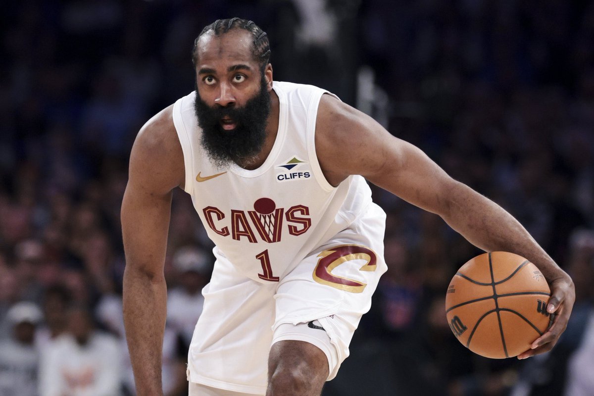 ClutchTimeArg's tweet photo. James Harden tiene intenciones de seguir en los Cavaliers. 

El unico contrato viable que veo para que los Cavaliers sean competitivos es un minimo de veterano. Pagar millonadas por un tipo que supo ser un gran anotador de volumen y que hoy no marca a nadie seria nefasto… https://t.co/HIVDUVYl2O