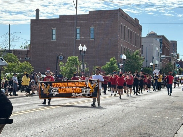 RPS205's tweet photo. RPS was well represented at Rockford's Memorial Day parade yesterday. Bands from all four high schools and West Middle School marched through downtown to honor and remember fallen heroes. https://t.co/Eml68zWm93