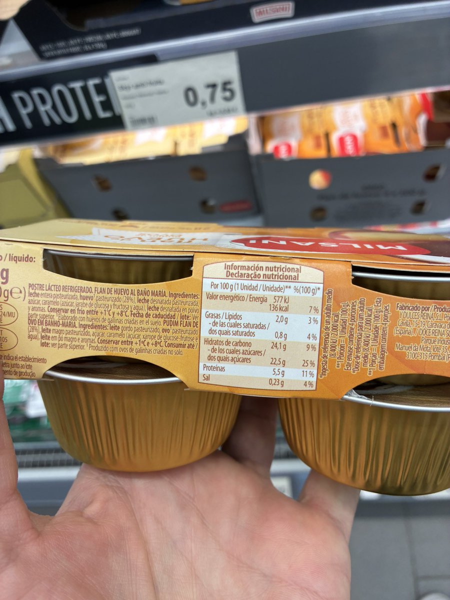 kouak2's tweet photo. @Aldi_es : como puede ser que el flan de huevo 0% tiene más calorías que el flan de huevo normal?? https://t.co/xeWvHe9B2B