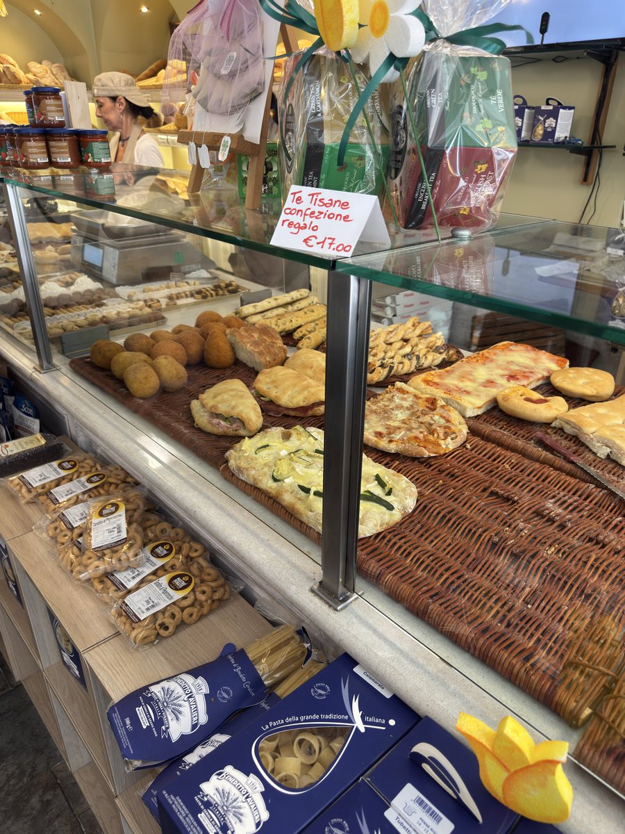 teovito's tweet photo. First stop in Italy: the neighborhood bakery to grab some arancini and pizzettas for breakfast, and check how they display our beers for sale. https://t.co/EbGVZ7k3Md