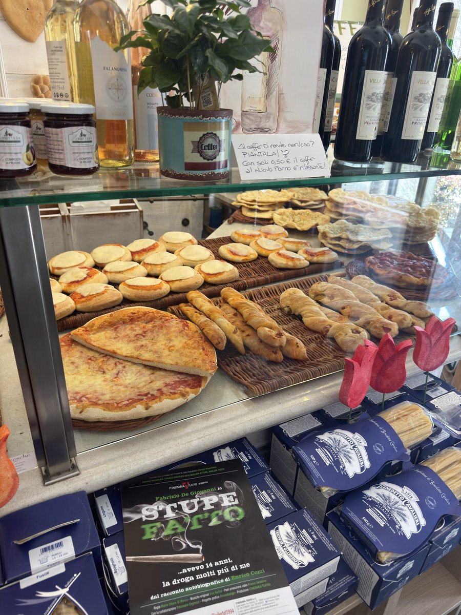 teovito's tweet photo. First stop in Italy: the neighborhood bakery to grab some arancini and pizzettas for breakfast, and check how they display our beers for sale. https://t.co/EbGVZ7k3Md