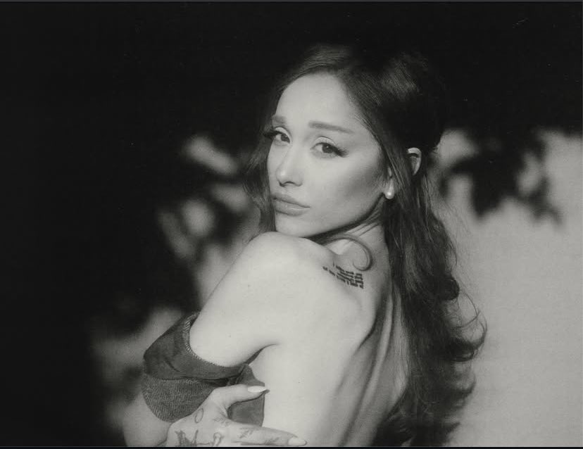 GRANDEYES_'s tweet photo. HOLY SHIT SHE LOOKS SO GOOD https://t.co/n3fmIKh65x