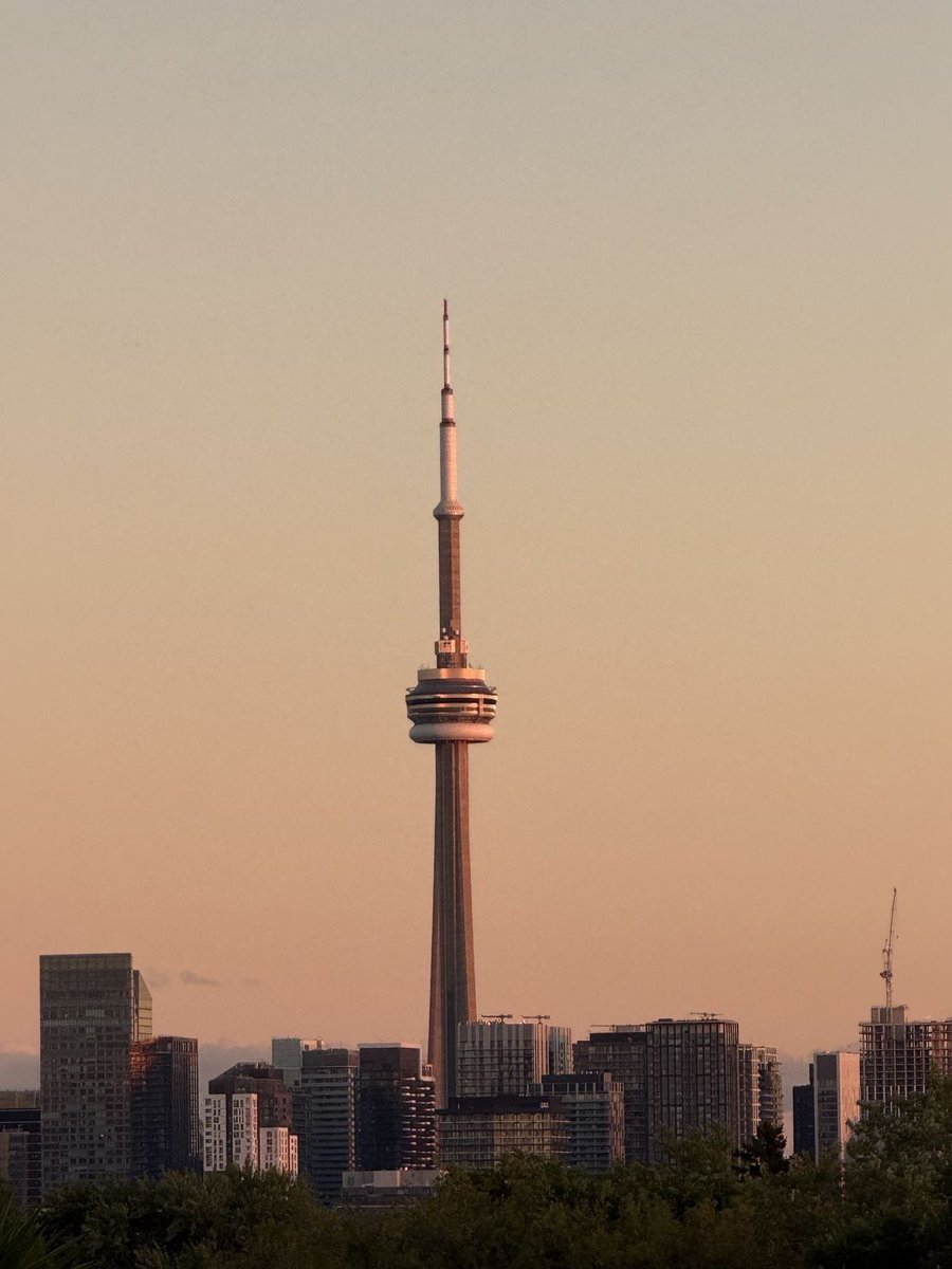 donnelly_b's tweet photo. Toronto in the summer is something else https://t.co/X4GUXu3XcP