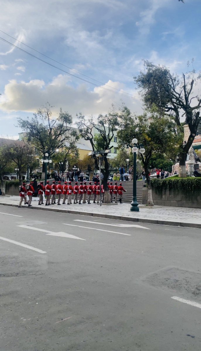 RobSmithEdD's tweet photo. Just one week apart in Plaza Murillo. 

The first photo is seven days prior to the unrest: peaceful, routine ceremonies. 

The second is seven days later. 

When government guts the survival of millions overnight, the same streets turn into a warzone. 🇧🇴 #Bolivia #LaPaz #GasWarII https://t.co/m6UlLcxZP1