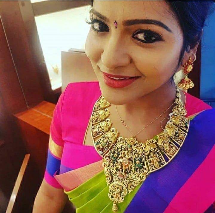 Vaaranam_1000's tweet photo. நீயென் மலருக்குள் பிறந்த மணம் அவ்வப்போதில்
மண்ணுக்குள் புதைந்த
மழை வாசம்.

@chithuofficial 

#VJChitra | #ChithuVJ | #JusticeForVJChitra | #RememberingVJChitra | https://t.co/IN4bEIUfCX