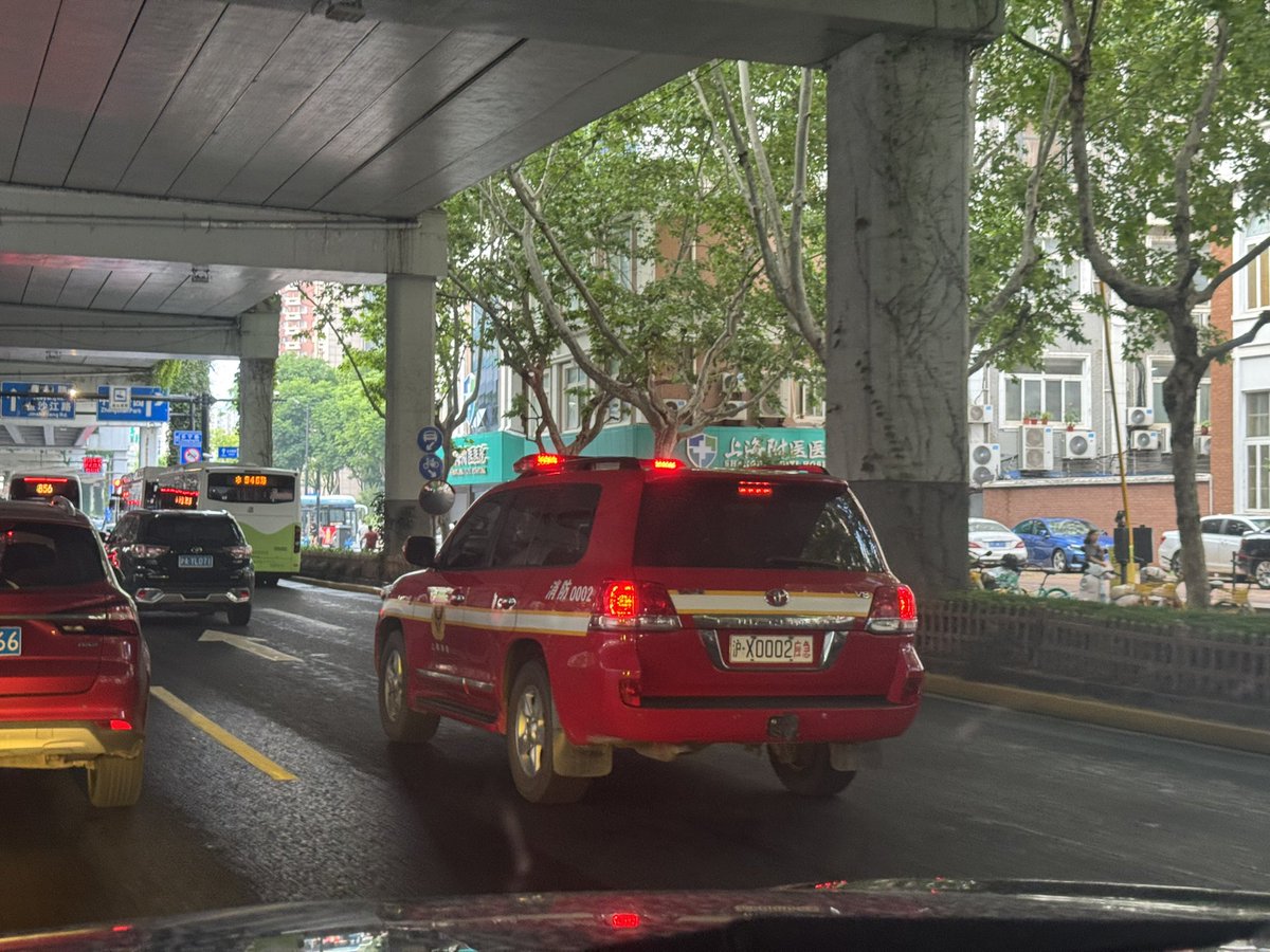OffroadZach's tweet photo. 陆巡特种车，还挺帅的 https://t.co/chbhZ9Kuhh