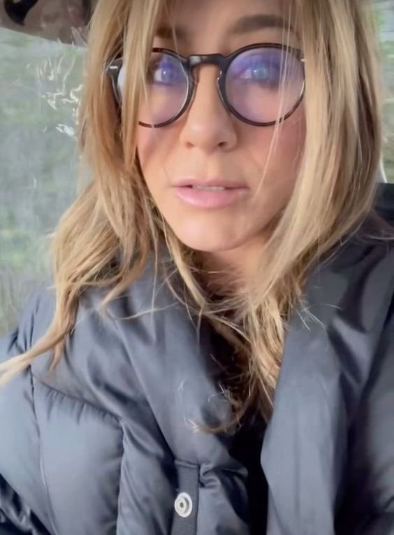 jennifer aniston tweet media