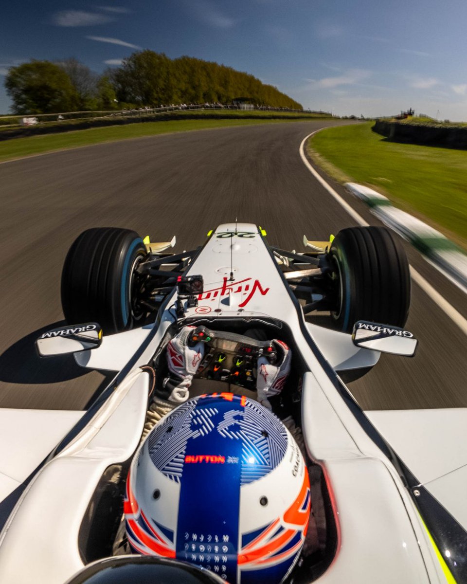 GoodwoodRRC's tweet photo. At #83MM, we played host to a plethora of incredible machines but few sounded better than the ballistic #Brawn BGP 001. In the hands of Jenson Button, we got a taste of a sorely missed era, when #F1 race weekends were dominated not by batteries, but by the sound of screaming V8s. Take us back!