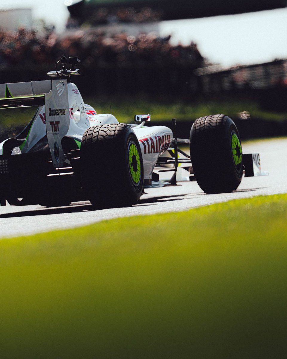 GoodwoodRRC's tweet photo. At #83MM, we played host to a plethora of incredible machines but few sounded better than the ballistic #Brawn BGP 001. In the hands of Jenson Button, we got a taste of a sorely missed era, when #F1 race weekends were dominated not by batteries, but by the sound of screaming V8s. Take us back!