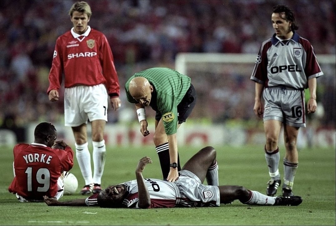 unitedredsid's tweet photo. 🚨🗣️ Pierluigi Collina (mantan wasit Italia) tentang kemenangan comeback bersejarah Manchester United melawan Bayern Munich di final UCL 1999:

“Itu adalah dua menit terakhir, saya melihat para pemain Bayern di bangku cadangan sedang bersiap merayakan gelar. Tiba-tiba, Manchester United mencetak dua gol dalam dua menit dan membalikkan skor."

"Pada saat itu, saya melihat wajah sebenarnya dari sepak bola, kematian dan kehidupan dalam satu stadion. Orang-orang merayakan dengan gila dan orang-orang putus asa hingga mati."

Malam itu juga mengajarkan saya sesuatu tentang Manchester United: jangan pernah merayakan terlalu dini melawan mereka. Hingga peluit akhir, mereka selalu percaya. Sejak saat itu, bagi saya, United menjadi contoh sempurna dari mentalitas, mentalitas yang membuat mereka menjadi klub terbesar di dunia.”