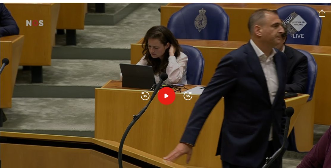 hoppakee13's tweet photo. Zoooo, Markuzower wordt ff flink de oren gewassen door Klaver...Geknipt en geschoren en vervolgens afgedropen.
Way to go, Jesse!💪 https://t.co/tKuoKEzccg