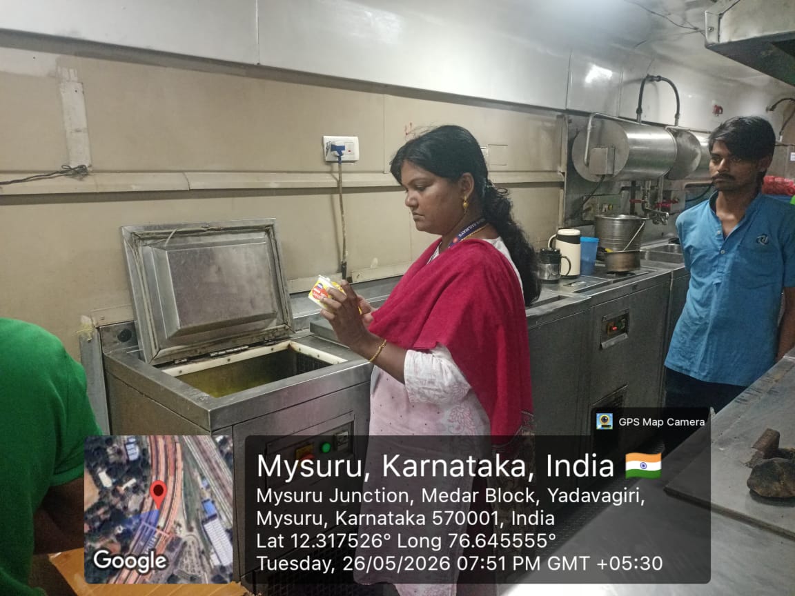 DrmMys's tweet photo. As part of #WED2026, surprise night inspection at Mysuru station covering Ajmer Pantry Car and catering units to check hygiene and raw material quality.

@SWRRLY
#mysdivision
#NewForClimat https://t.co/HL9yG2urKa