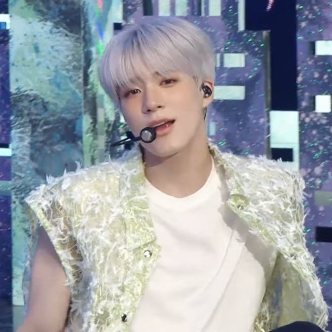 쩬 tweet media