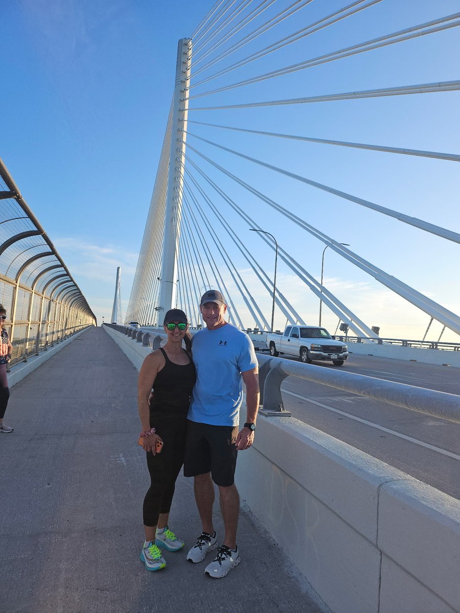 sielofieth's tweet photo. We had a great time speed walking the Harbor Bridge for Memorial Day. A little over 5 miles there and back and 4% incline ❤️����💙🇺🇸 #memorialday https://t.co/VCBKCHYbiN