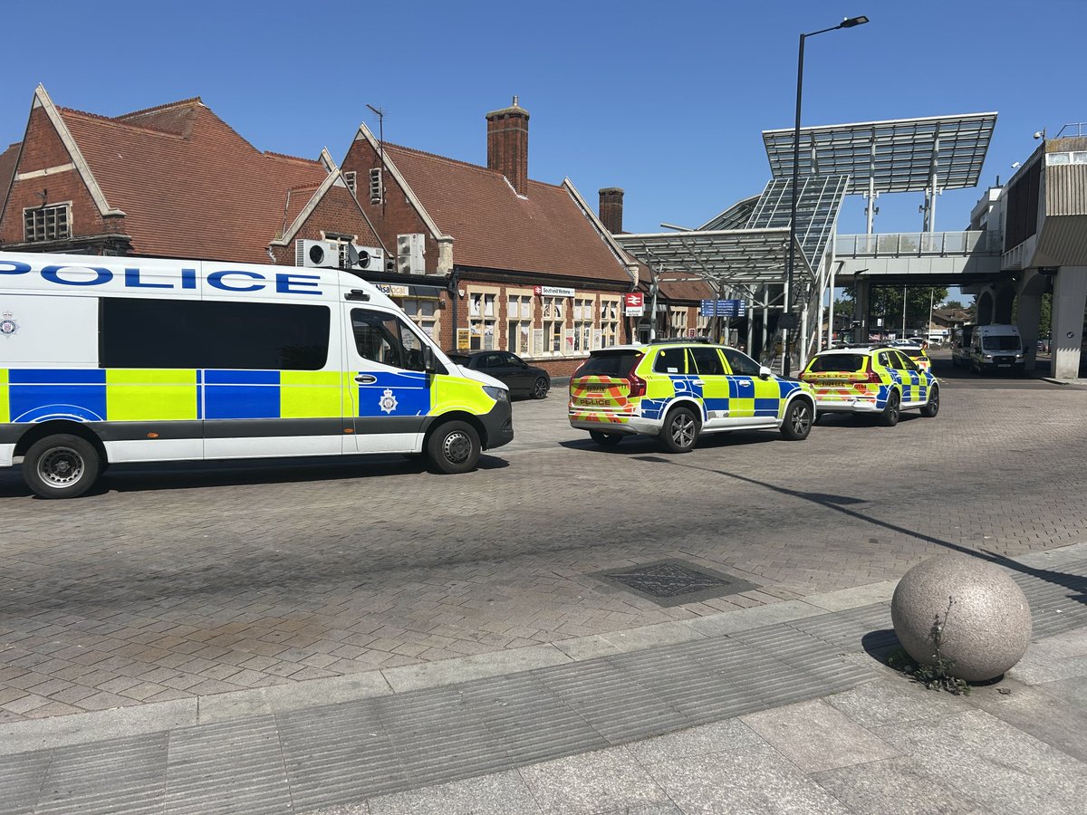 Mav1566s's tweet photo. Welcome to Southend. 

This is the greeting you will get at Southend Victoria Station.
 
Plenty of our fantastic boys in blue (or is it black these days) to welcome to antisocial brigade coming to our city from London.

@YourSouthend https://t.co/FF3p8AcG2E