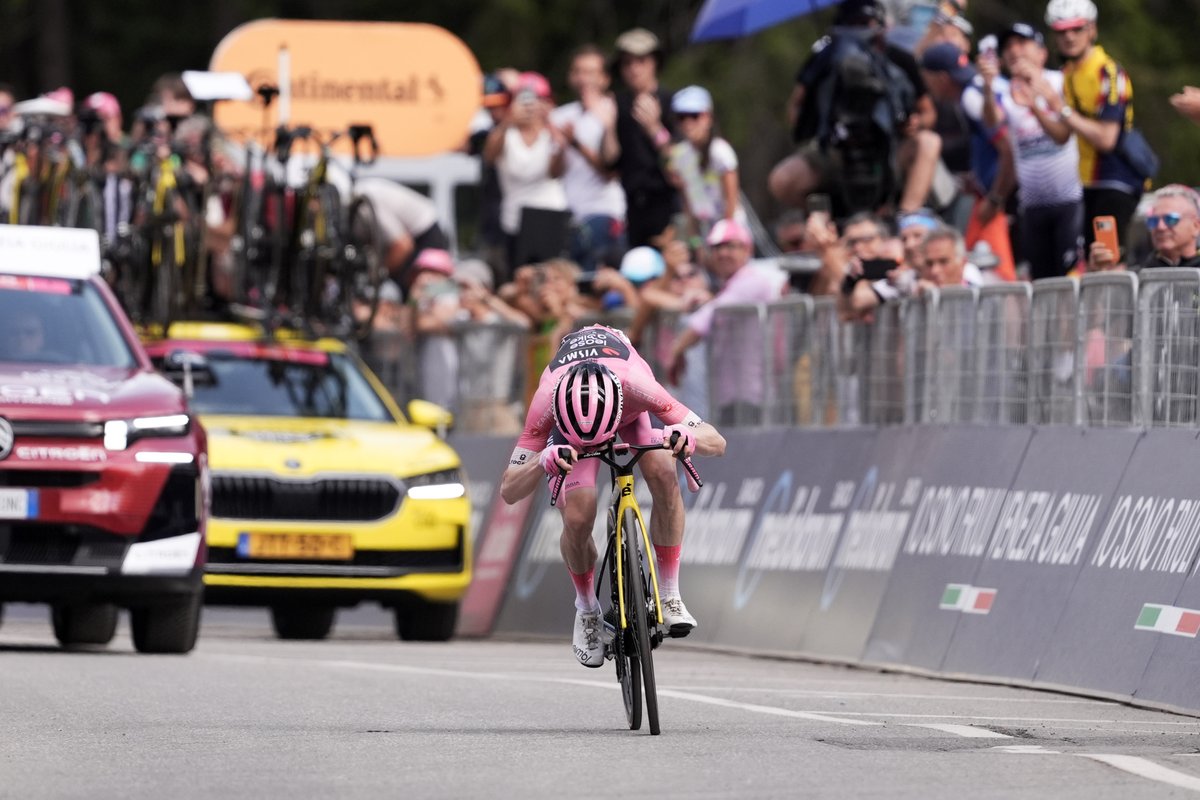 giroditalia's tweet photo. 🥇 Win #52 for Jonas, tying Wout van Aert 🐝

#GirodItalia https://t.co/f7AZRyLIXO