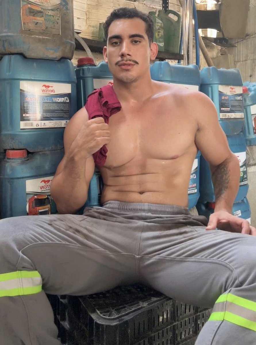 hot dudes tweet media
