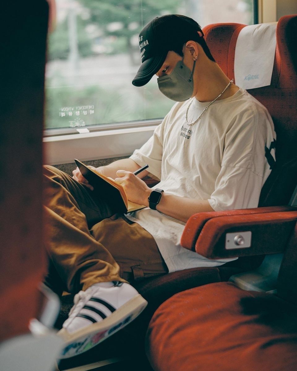 Pop7base's tweet photo. GOT7’s JAY B shared that if he hadn’t become a singer, he would likely still be involved in music as a producer.

“I’d probably be working as a producer. I’d still be making music and composing songs, even if I wasn’t performing myself. I’d probably write songs for others." https://t.co/098nvkgwF6