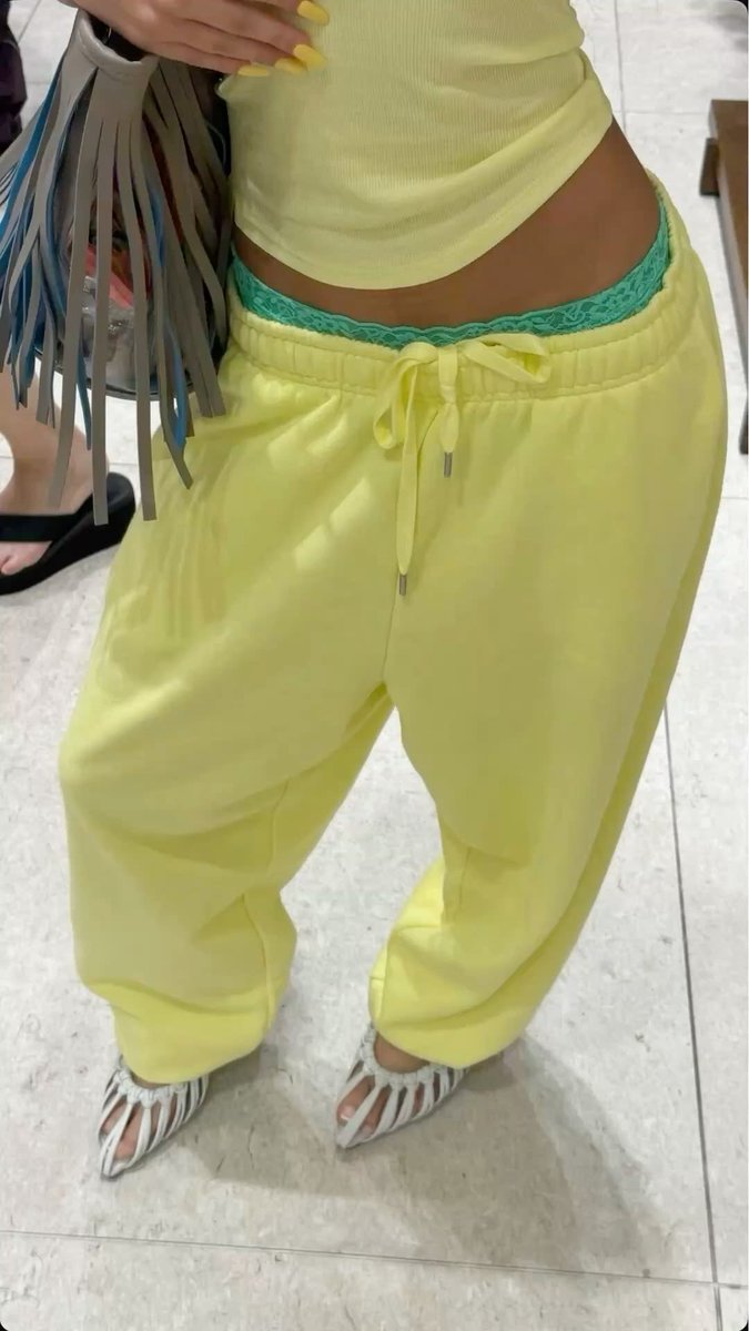 dissolvingdoll's tweet photo. Clothes I’ll wear once I’m skinny #edtwt #thinspo #fitspo https://t.co/DwQ721p0NF
