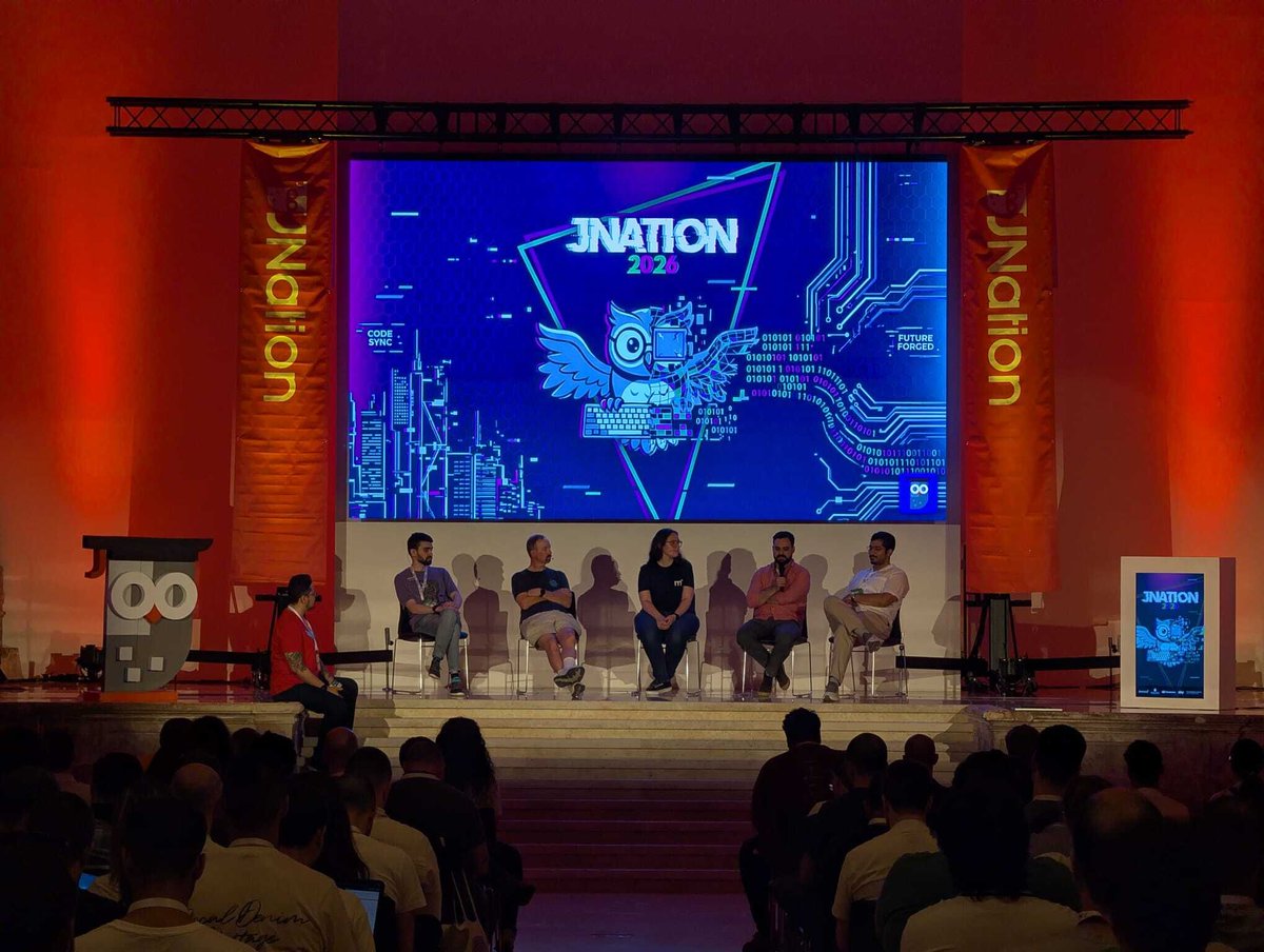 JNationConf's tweet photo. Daniel Afonso, Faris Aziz, Atila Fassina, Ramona Schwering, Mark Erikson and Mikhail Korolev are now discussing the state of web development in 2026 at #JNation.

#Java #WebDevelopment #Frontend #Coimbra https://t.co/j9FuzjPrKv