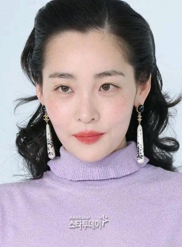Kdramastars1's tweet photo. الممثلة #KimMinHa ستشارك في بطولة النسخة الكورية المقتبسة من الفيلم الصيني #LetsShakeOurSun إلى جانب  #LeeDoHyun

تدور أحداث حول شخصين غريبين يعيشان أياما صعبة بسبب إصابتهما بأمراض خطيرة قبل أن تجمعهما علاقة مميزة تدفعهما للبحث عن معنى الحياة والحب الحقيقي خلال الوقت المتبقي لهما https://t.co/QnUXsScQMi