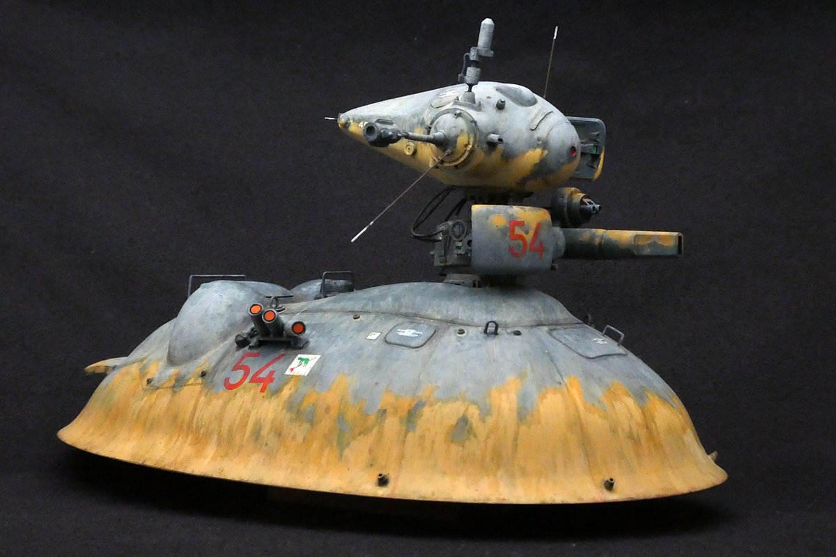 ostwind1973's tweet photo. 【WAVE マシーネンクリーガー 1/20　オスカル初期型】

2019年 「横山宏のマシーネンクリーガー展」 での
物販にて購入したキットです。
ようやく完成しました～ｗ

今回は頭部センサー類を少しジャンクパーツなどでいじっています。

筆塗り。 
#ひろがれマシーネンの輪 #マシーネンクリーガー https://t.co/U3mXGkzyFZ