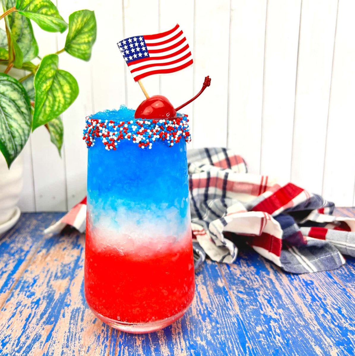 TheCleanPlateC's tweet photo. 🌮🍹 Taco Tuesday Today’s sip: a layered Red, White &amp; Blue Memorial Margarita — frozen, sweet, and perfect for easing into summer after the holiday.
Full recipe → https://t.co/NcwpMTHsI0

#tacotuesday #memorialmargarita #cleanplateclub https://t.co/umG7dmDLuv