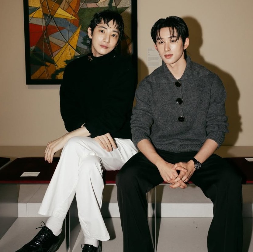 srvpjkp's tweet photo. EST WITH LEE SO HYUK SHUT UP

EST AT CHANEL IN SEOUL
#CHANELMetiersdArt #CHANELxEST
#CHANELinSeoul #est_rvp https://t.co/bWKyleCdQR