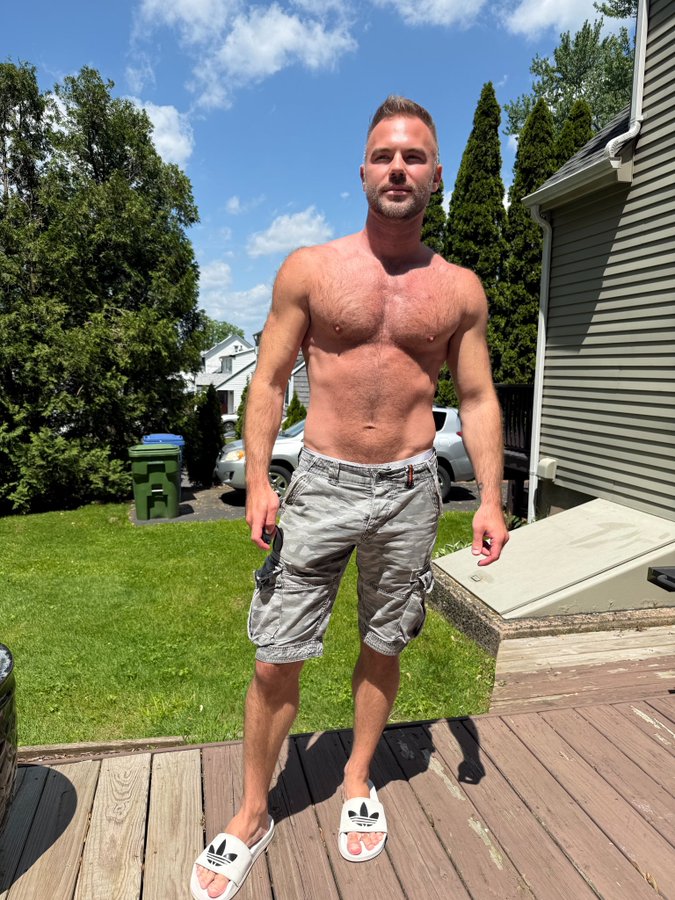 PLEASURE MASSEUR tweet media