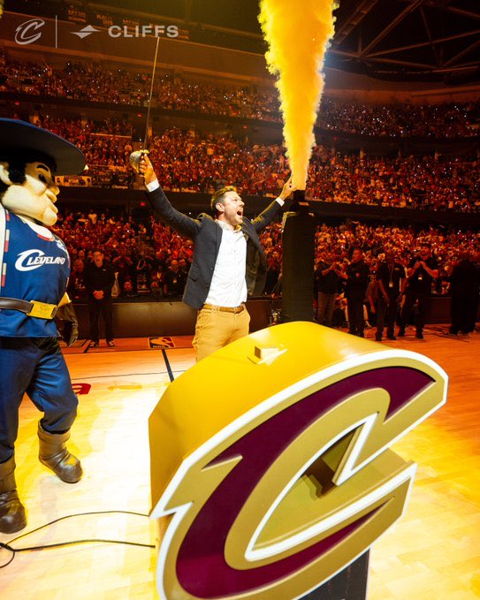 matthewdelly's tweet photo. Cleveland, thank you for the love ❤️

Tough way for the season to end, but grateful to be back around so many great people. It brought back awesome memories this week.

Appreciate @cavsdan , Grant Gilbert , the @cavs organization, the players, staff, and fans for having me back!

Looking forward to my next visit ❤️