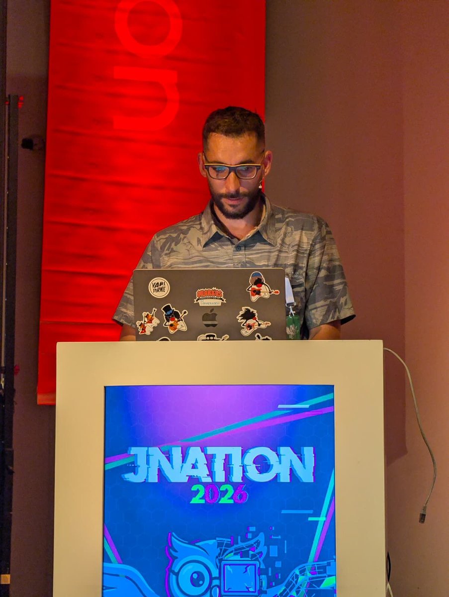 JNationConf's tweet photo. Andy Damevin is now discussing static architectures, live CMS workflows and Roq at #JNation.

#Java #WebDevelopment #Coimbra @Ia3andy https://t.co/56S4oFEl32